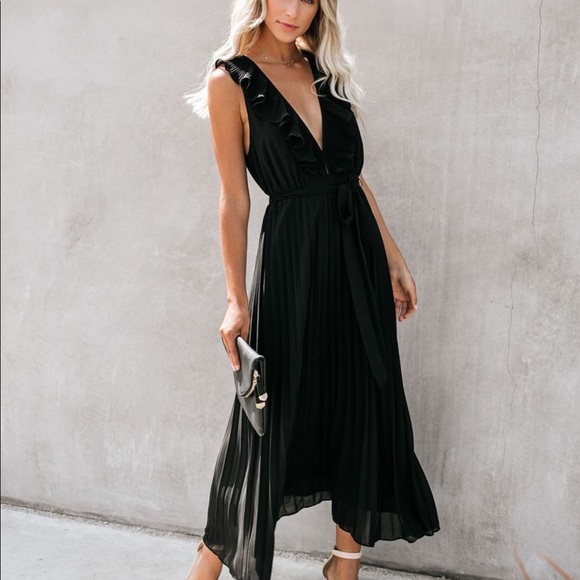 NEW! VICI BLACK PLEATED DRESS - Picture 1 of 5